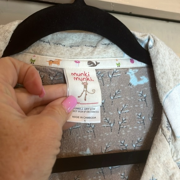 Munki Munki Tan and White Pajama Set with Polar Bear Print preowned SZ Small - Picture 2 of 9